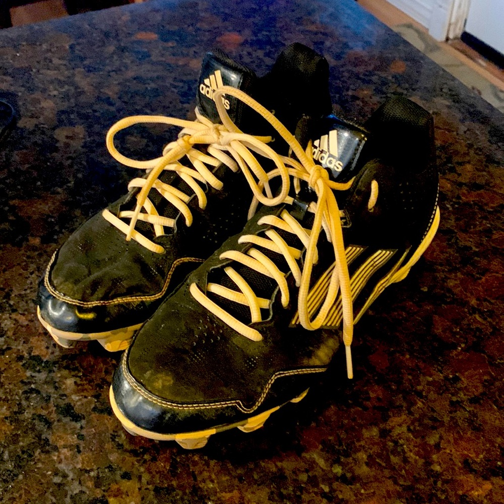 Women’s size 8 softball cleats